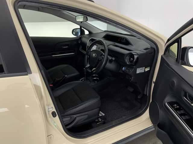 トヨタ アクア クロスオーバー 宮崎県 2018(平30)年 5.7万km ベージュ ワンオーナー/Toyota Safety Sense/〇プリクラシュセーフティ/〇レーンディパーチャーアラート/〇オートマチックハイビーム/〇先行車発進/社外7インチSDナビ/フルセグTV/CD/DVD/Bluetooth/バックカメラ/ハーフレザーシート/シートヒーター/ビルトインETC/純正ドライブレコーダー/純正16インチAW/スマートキー×２/保証書/取扱説明書