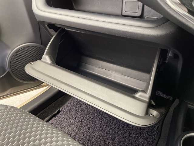 トヨタ アクア クロスオーバー 宮崎県 2018(平30)年 5.7万km ベージュ ワンオーナー/Toyota Safety Sense/〇プリクラシュセーフティ/〇レーンディパーチャーアラート/〇オートマチックハイビーム/〇先行車発進/社外7インチSDナビ/フルセグTV/CD/DVD/Bluetooth/バックカメラ/ハーフレザーシート/シートヒーター/ビルトインETC/純正ドライブレコーダー/純正16インチAW/スマートキー×２/保証書/取扱説明書