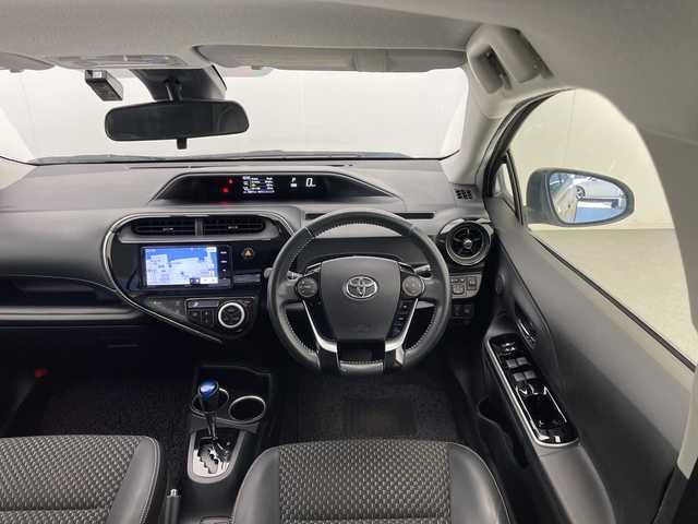 トヨタ アクア クロスオーバー 宮崎県 2018(平30)年 5.7万km ベージュ ワンオーナー/Toyota Safety Sense/〇プリクラシュセーフティ/〇レーンディパーチャーアラート/〇オートマチックハイビーム/〇先行車発進/社外7インチSDナビ/フルセグTV/CD/DVD/Bluetooth/バックカメラ/ハーフレザーシート/シートヒーター/ビルトインETC/純正ドライブレコーダー/純正16インチAW/スマートキー×２/保証書/取扱説明書