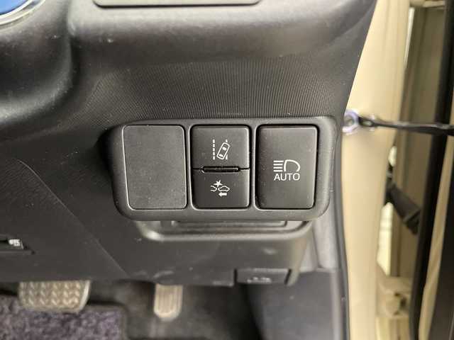 トヨタ アクア クロスオーバー 宮崎県 2018(平30)年 5.7万km ベージュ ワンオーナー/Toyota Safety Sense/〇プリクラシュセーフティ/〇レーンディパーチャーアラート/〇オートマチックハイビーム/〇先行車発進/社外7インチSDナビ/フルセグTV/CD/DVD/Bluetooth/バックカメラ/ハーフレザーシート/シートヒーター/ビルトインETC/純正ドライブレコーダー/純正16インチAW/スマートキー×２/保証書/取扱説明書