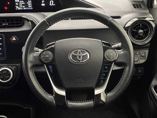 トヨタ アクア クロスオーバー 宮崎県 2018(平30)年 5.7万km ベージュ ワンオーナー/Toyota Safety Sense/〇プリクラシュセーフティ/〇レーンディパーチャーアラート/〇オートマチックハイビーム/〇先行車発進/社外7インチSDナビ/フルセグTV/CD/DVD/Bluetooth/バックカメラ/ハーフレザーシート/シートヒーター/ビルトインETC/純正ドライブレコーダー/純正16インチAW/スマートキー×２/保証書/取扱説明書