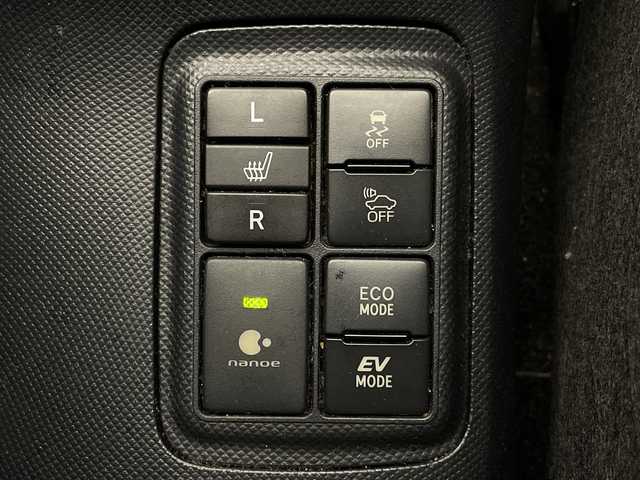 トヨタ アクア クロスオーバー 宮崎県 2018(平30)年 5.7万km ベージュ ワンオーナー/Toyota Safety Sense/〇プリクラシュセーフティ/〇レーンディパーチャーアラート/〇オートマチックハイビーム/〇先行車発進/社外7インチSDナビ/フルセグTV/CD/DVD/Bluetooth/バックカメラ/ハーフレザーシート/シートヒーター/ビルトインETC/純正ドライブレコーダー/純正16インチAW/スマートキー×２/保証書/取扱説明書