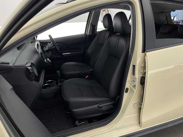 トヨタ アクア クロスオーバー 宮崎県 2018(平30)年 5.7万km ベージュ ワンオーナー/Toyota Safety Sense/〇プリクラシュセーフティ/〇レーンディパーチャーアラート/〇オートマチックハイビーム/〇先行車発進/社外7インチSDナビ/フルセグTV/CD/DVD/Bluetooth/バックカメラ/ハーフレザーシート/シートヒーター/ビルトインETC/純正ドライブレコーダー/純正16インチAW/スマートキー×２/保証書/取扱説明書