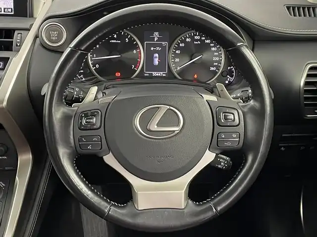 レクサス ＮＸ 200t Iパッケージ 大阪府 2016(平28)年 5.1万km グラファイトブラックガラスフレーク 衝突軽減ブレーキ/純正SDナビ/　Bluetooth/フルセグ/CD/DVD/AUX/バックカメラ/サイドカメラ/パワーバックドア/デジタルインナーミラー/LEDオートヘッドライト/フォグランプ/禁煙車/ポジションメモリー付パワーシート/シートヒーター/ステアリングヒーター/レーダークルーズコントロール/スマートキー/ビルトインETC/パドルシフト/ナノイー