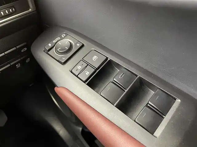 レクサス ＮＸ 200t Iパッケージ 大阪府 2016(平28)年 5.1万km グラファイトブラックガラスフレーク 衝突軽減ブレーキ/純正SDナビ/　Bluetooth/フルセグ/CD/DVD/AUX/バックカメラ/サイドカメラ/パワーバックドア/デジタルインナーミラー/LEDオートヘッドライト/フォグランプ/禁煙車/ポジションメモリー付パワーシート/シートヒーター/ステアリングヒーター/レーダークルーズコントロール/スマートキー/ビルトインETC/パドルシフト/ナノイー