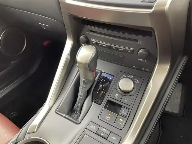 レクサス ＮＸ 200t Iパッケージ 大阪府 2016(平28)年 5.1万km グラファイトブラックガラスフレーク 衝突軽減ブレーキ/純正SDナビ/　Bluetooth/フルセグ/CD/DVD/AUX/バックカメラ/サイドカメラ/パワーバックドア/デジタルインナーミラー/LEDオートヘッドライト/フォグランプ/禁煙車/ポジションメモリー付パワーシート/シートヒーター/ステアリングヒーター/レーダークルーズコントロール/スマートキー/ビルトインETC/パドルシフト/ナノイー