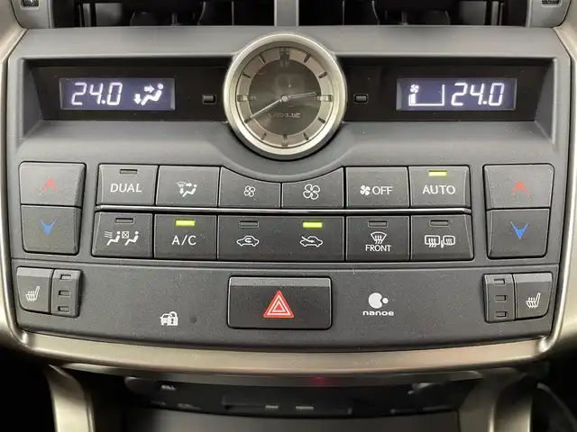 レクサス ＮＸ 200t Iパッケージ 大阪府 2016(平28)年 5.1万km グラファイトブラックガラスフレーク 衝突軽減ブレーキ/純正SDナビ/　Bluetooth/フルセグ/CD/DVD/AUX/バックカメラ/サイドカメラ/パワーバックドア/デジタルインナーミラー/LEDオートヘッドライト/フォグランプ/禁煙車/ポジションメモリー付パワーシート/シートヒーター/ステアリングヒーター/レーダークルーズコントロール/スマートキー/ビルトインETC/パドルシフト/ナノイー