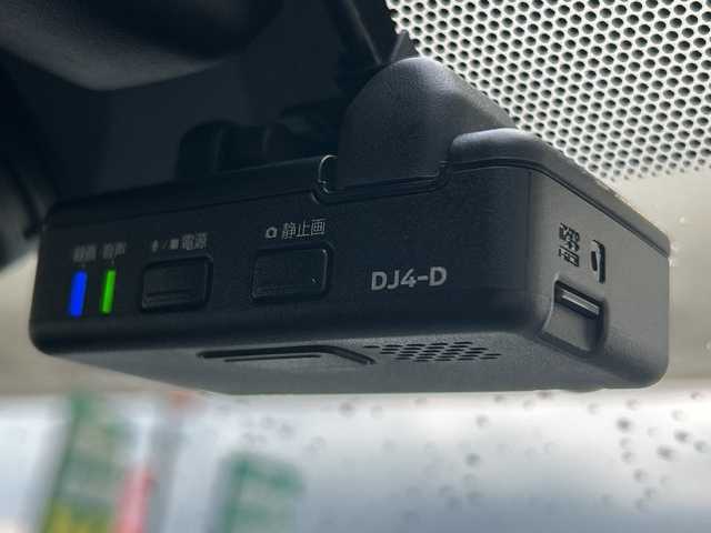 日産 ノート e－パワー メダリスト 大阪府 2018(平30)年 6.1万km シャイニングブルー インテリジェントエマージェンシーブレーキ/インテリジェントクルーズコントロール/踏み間違い衝突防止アシスト/LDW(車線逸脱警報）/インテリジェントLI(車線逸脱防止支援システム）/e-POWER Drive/ワンオーナー/純正ナビ(MM318D-W)/CD/DVD/Bluetooth/フルセグTV/SD/AM/FM/純正ドライブレコーダー(DJ4-D)/ETC/ハーフレザーシート/LEDヘッドライト/ハイビームアシスト/革巻ステアリング/ステアリングスイッチ/アームレスト/フロアマット/ドアバイザー/電動格納ミラー/プッシュスタート/インテリジェントキー×２/取扱説明書/ナビ取扱説明書/保証書