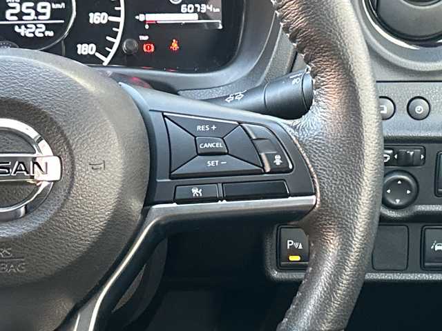 日産 ノート e－パワー メダリスト 大阪府 2018(平30)年 6.1万km シャイニングブルー インテリジェントエマージェンシーブレーキ/インテリジェントクルーズコントロール/踏み間違い衝突防止アシスト/LDW(車線逸脱警報）/インテリジェントLI(車線逸脱防止支援システム）/e-POWER Drive/ワンオーナー/純正ナビ(MM318D-W)/CD/DVD/Bluetooth/フルセグTV/SD/AM/FM/純正ドライブレコーダー(DJ4-D)/ETC/ハーフレザーシート/LEDヘッドライト/ハイビームアシスト/革巻ステアリング/ステアリングスイッチ/アームレスト/フロアマット/ドアバイザー/電動格納ミラー/プッシュスタート/インテリジェントキー×２/取扱説明書/ナビ取扱説明書/保証書