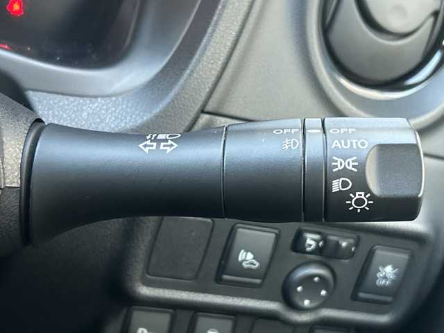 日産 ノート e－パワー メダリスト 大阪府 2018(平30)年 6.1万km シャイニングブルー インテリジェントエマージェンシーブレーキ/インテリジェントクルーズコントロール/踏み間違い衝突防止アシスト/LDW(車線逸脱警報）/インテリジェントLI(車線逸脱防止支援システム）/e-POWER Drive/ワンオーナー/純正ナビ(MM318D-W)/CD/DVD/Bluetooth/フルセグTV/SD/AM/FM/純正ドライブレコーダー(DJ4-D)/ETC/ハーフレザーシート/LEDヘッドライト/ハイビームアシスト/革巻ステアリング/ステアリングスイッチ/アームレスト/フロアマット/ドアバイザー/電動格納ミラー/プッシュスタート/インテリジェントキー×２/取扱説明書/ナビ取扱説明書/保証書