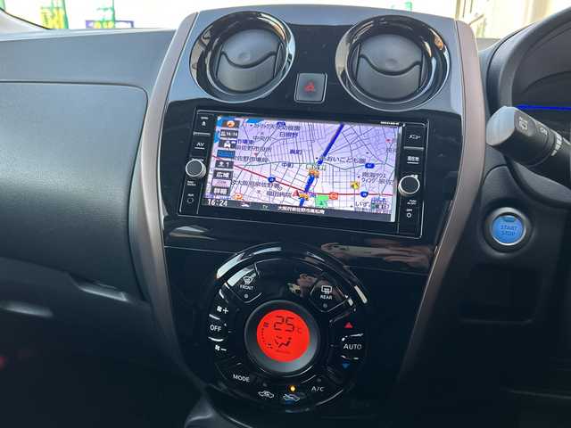 日産 ノート e－パワー メダリスト 大阪府 2018(平30)年 6.1万km シャイニングブルー インテリジェントエマージェンシーブレーキ/インテリジェントクルーズコントロール/踏み間違い衝突防止アシスト/LDW(車線逸脱警報）/インテリジェントLI(車線逸脱防止支援システム）/e-POWER Drive/ワンオーナー/純正ナビ(MM318D-W)/CD/DVD/Bluetooth/フルセグTV/SD/AM/FM/純正ドライブレコーダー(DJ4-D)/ETC/ハーフレザーシート/LEDヘッドライト/ハイビームアシスト/革巻ステアリング/ステアリングスイッチ/アームレスト/フロアマット/ドアバイザー/電動格納ミラー/プッシュスタート/インテリジェントキー×２/取扱説明書/ナビ取扱説明書/保証書