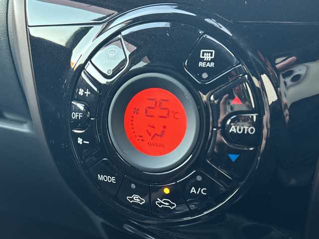 日産 ノート e－パワー メダリスト 大阪府 2018(平30)年 6.1万km シャイニングブルー インテリジェントエマージェンシーブレーキ/インテリジェントクルーズコントロール/踏み間違い衝突防止アシスト/LDW(車線逸脱警報）/インテリジェントLI(車線逸脱防止支援システム）/e-POWER Drive/ワンオーナー/純正ナビ(MM318D-W)/CD/DVD/Bluetooth/フルセグTV/SD/AM/FM/純正ドライブレコーダー(DJ4-D)/ETC/ハーフレザーシート/LEDヘッドライト/ハイビームアシスト/革巻ステアリング/ステアリングスイッチ/アームレスト/フロアマット/ドアバイザー/電動格納ミラー/プッシュスタート/インテリジェントキー×２/取扱説明書/ナビ取扱説明書/保証書