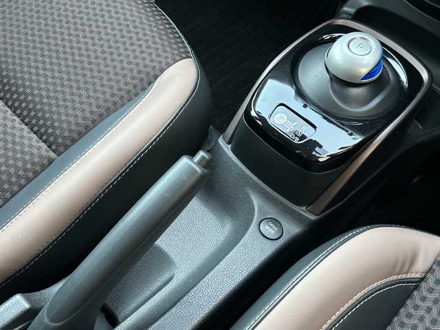 日産 ノート e－パワー メダリスト 大阪府 2018(平30)年 6.1万km シャイニングブルー インテリジェントエマージェンシーブレーキ/インテリジェントクルーズコントロール/踏み間違い衝突防止アシスト/LDW(車線逸脱警報）/インテリジェントLI(車線逸脱防止支援システム）/e-POWER Drive/ワンオーナー/純正ナビ(MM318D-W)/CD/DVD/Bluetooth/フルセグTV/SD/AM/FM/純正ドライブレコーダー(DJ4-D)/ETC/ハーフレザーシート/LEDヘッドライト/ハイビームアシスト/革巻ステアリング/ステアリングスイッチ/アームレスト/フロアマット/ドアバイザー/電動格納ミラー/プッシュスタート/インテリジェントキー×２/取扱説明書/ナビ取扱説明書/保証書