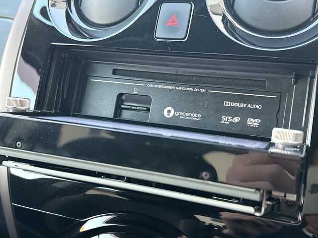 日産 ノート e－パワー メダリスト 大阪府 2018(平30)年 6.1万km シャイニングブルー インテリジェントエマージェンシーブレーキ/インテリジェントクルーズコントロール/踏み間違い衝突防止アシスト/LDW(車線逸脱警報）/インテリジェントLI(車線逸脱防止支援システム）/e-POWER Drive/ワンオーナー/純正ナビ(MM318D-W)/CD/DVD/Bluetooth/フルセグTV/SD/AM/FM/純正ドライブレコーダー(DJ4-D)/ETC/ハーフレザーシート/LEDヘッドライト/ハイビームアシスト/革巻ステアリング/ステアリングスイッチ/アームレスト/フロアマット/ドアバイザー/電動格納ミラー/プッシュスタート/インテリジェントキー×２/取扱説明書/ナビ取扱説明書/保証書