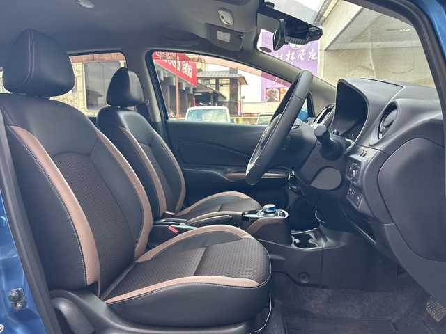 日産 ノート e－パワー メダリスト 大阪府 2018(平30)年 6.1万km シャイニングブルー インテリジェントエマージェンシーブレーキ/インテリジェントクルーズコントロール/踏み間違い衝突防止アシスト/LDW(車線逸脱警報）/インテリジェントLI(車線逸脱防止支援システム）/e-POWER Drive/ワンオーナー/純正ナビ(MM318D-W)/CD/DVD/Bluetooth/フルセグTV/SD/AM/FM/純正ドライブレコーダー(DJ4-D)/ETC/ハーフレザーシート/LEDヘッドライト/ハイビームアシスト/革巻ステアリング/ステアリングスイッチ/アームレスト/フロアマット/ドアバイザー/電動格納ミラー/プッシュスタート/インテリジェントキー×２/取扱説明書/ナビ取扱説明書/保証書