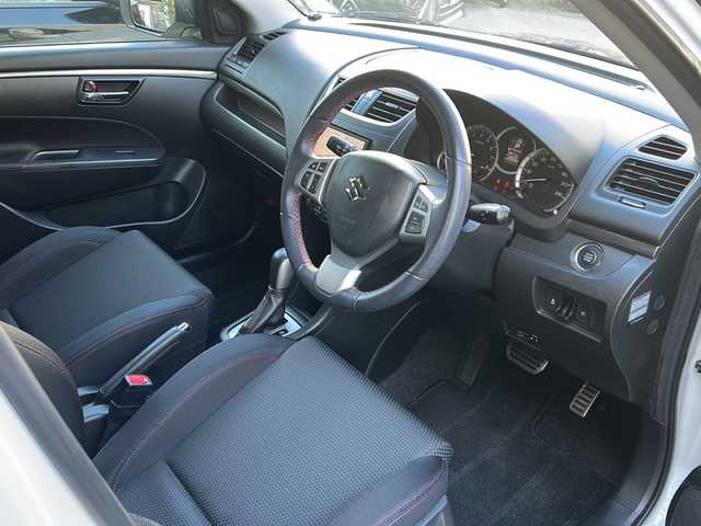 スズキ スイフト スポーツ 兵庫県 2015(平27)年 2.9万km スノーホワイトパール 社外SDナビ/　Bluetooth/USB/AUX/DVD/フルセグテレビ（走行中視聴可能）/ビルトインETC/MTモード付AT/前後ドライブレコーダー/クルーズコントロール/横滑り防止装置/ABS/盗難防止装置/スペアキー（1本）/純正フロアマット/純正アルミホイール（１７インチ）/エアバッグ（W）