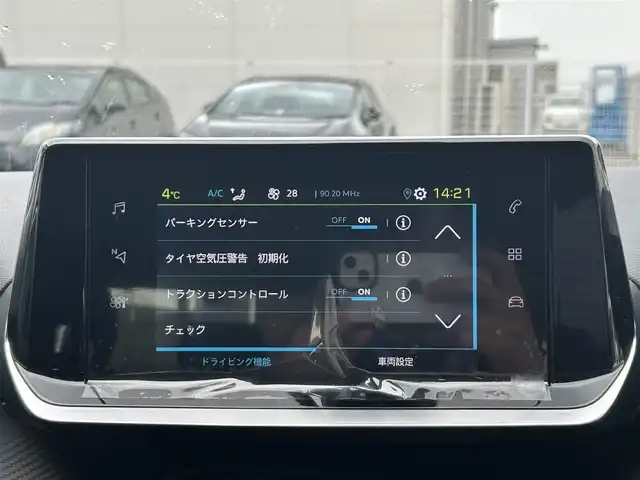 プジョー ｅ－２０８ アリュール 福岡県 2021(令3)年 4.1万km BLANC NACRE ワンオーナー/純正オーディオモニター/純正16インチアルミホイール/純正フロアマット/トラクションコントロール/クリアランスソナー/AM/FM/BT/レーダークルーズコントロール/EV専用充電器/LEDヘッドライト/バックカメラ/レーンキープアシスト/オートライト/オートエアコン/オートワイパー/ETC/ステアリングスイッチ/横滑り防止装置/衝突被害軽減システム/スマートキー/スペアキー×１/保証書/取扱説明書/記録簿