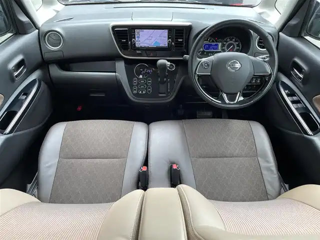 日産 デイズ ルークス HWS X Vセレクション 滋賀県 2018(平30)年 2.9万km スパークリングレッドM 禁煙車/純正ナビ（MM517D-W)/（CD/DVD/SD/BT/USB/フルセグTV）/エマージェンシーブレーキ/車線逸脱警報/オートマチックハイビーム/アラウンドビューモニター/ETC/前後ドライブレコーダー（ZDR055）/ハーフレザーシート/両側パワースライドドア/後席テーブル/プッシュスタート/インテリジェントキー×２/オーバーヘッドコンソール/ナノイー付リアシーリングファン/LEDヘッドランプ/フロアマット/純正15インチAW