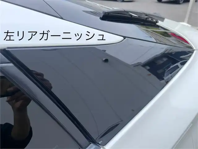 トヨタ プリウス S 三重県 2016(平28)年 6.7万km ホワイトパールクリスタルシャイン モデリスタフロントスポイラー/TRDサイドスカート/TRDリアバンパースポイラー/アルパイン9インチナビ(Bluetooth/CD/DVD/地デジTV/ラジオ)/バックカメラ/ETC/後席モニター/ドライブレコーダー/LEDヘッドランプ/LEDクリアランスランプ/LEDフロントフォグランプ/18インチホイール(AMD)/プッシュスタート