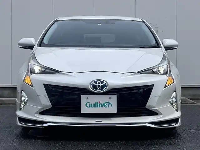 トヨタ プリウス S 三重県 2016(平28)年 6.7万km ホワイトパールクリスタルシャイン モデリスタフロントスポイラー/TRDサイドスカート/TRDリアバンパースポイラー/アルパイン9インチナビ(Bluetooth/CD/DVD/地デジTV/ラジオ)/バックカメラ/ETC/後席モニター/ドライブレコーダー/LEDヘッドランプ/LEDクリアランスランプ/LEDフロントフォグランプ/18インチホイール(AMD)/プッシュスタート