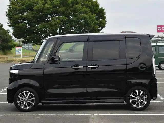 ホンダ Ｎ ＢＯＸ カスタム 福岡県 2024(令6)年 0.4万km クリスタルブラックパール ワンオーナー/純正9インチナビ/フルセグTV・BT・CD・DVD・FM・AM/バックカメラ/ETC/ナビ連動前後ドライブレコーダー/パワースライドドア/ホンダセンシング/ブレーキホールド/シートヒーター/純正14インチアルミホイール/保証書・取説・スペアキー