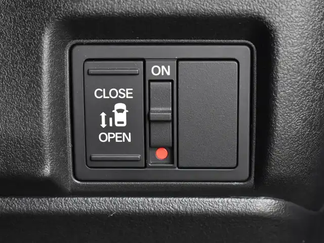 ホンダ Ｎ ＢＯＸ カスタム 福岡県 2024(令6)年 0.4万km クリスタルブラックパール ワンオーナー/純正9インチナビ/フルセグTV・BT・CD・DVD・FM・AM/バックカメラ/ETC/ナビ連動前後ドライブレコーダー/パワースライドドア/ホンダセンシング/ブレーキホールド/シートヒーター/純正14インチアルミホイール/保証書・取説・スペアキー