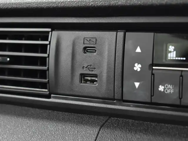 ホンダ Ｎ ＢＯＸ カスタム 福岡県 2024(令6)年 0.4万km クリスタルブラックパール ワンオーナー/純正9インチナビ/フルセグTV・BT・CD・DVD・FM・AM/バックカメラ/ETC/ナビ連動前後ドライブレコーダー/パワースライドドア/ホンダセンシング/ブレーキホールド/シートヒーター/純正14インチアルミホイール/保証書・取説・スペアキー