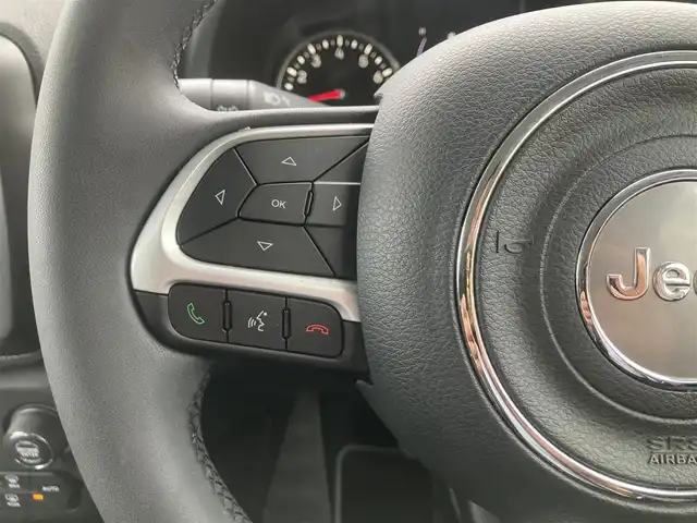 クライスラー・ジープ ジープ レネゲード ロンジチュード 熊本県 2020(令2)年 6.2万km パール ・スマートキー/・プッシュスタート/・前面衝突警報ブレーキ/・レーンセンス/・パーキングセンサー/・ブラインドスポットモニター/・アクティブヘッドライト/・クルーズコントロール/・純正ディスプレイオーディオ/　【Bluetooth・USB・AUX】/・バックカメラ/・フォグランプ/・純正マット