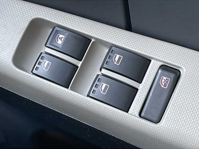 ダイハツ ミラ トコット L SA Ⅲ 富山県 2019(平31)年 2.7万km ブラックマイカメタリック 4WD/純正オーディオ/Bluetooth/USB/CD/衝突軽減ブレーキ/コーナーセンサー/オートハイビーム/横滑り防止装置/社外アルミホイール/リモコンキー/純正フロアマット/純正ドアバイザー