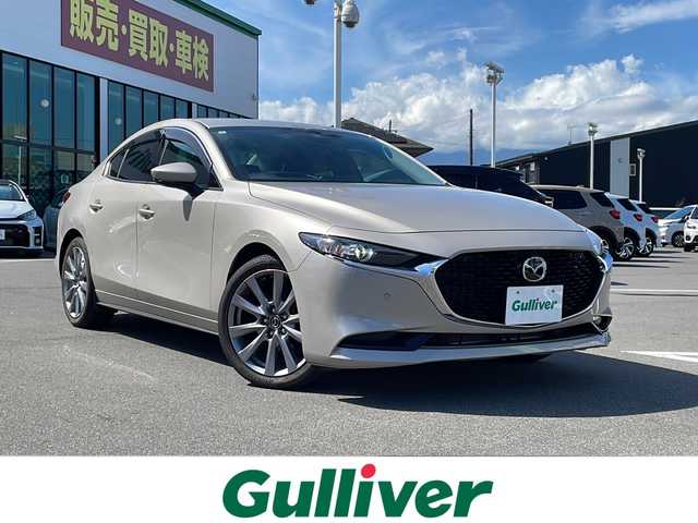 マツダ マツダ３セダン 15S ツーリング 長野県 2023(令5)年 3.4万km プラチナクォーツメタリック i-ACTIVSENSE/・スマートブレーキサポート/・全車速追従機能付レーダークルーズコントロール/・車線逸脱警報システム/・ブラインドスポットモニタリング/・後側方接近車両検知/・パーキングセンサー/・アクティブドライビングディスプレイ/マツダコネクト8.8インチセンターディスプレイ/（CD/DVD/フルセグTV/BT/HDMI）/360度ビューモニター/ビルトインETC/ドライブレコーダー（F・R）/革巻きステアリング/ステアリングスイッチ/アイドリングストップ/電動パーキングブレーキ/ブレーキホールド/ディミングターンシグナル/LEDヘッドライト/オートライト/オートハイビーム/スマートキー/Pスタート/電動格納ミラー/純正フロアマット/純正18インチAW/純正18インチAW1本積み込み