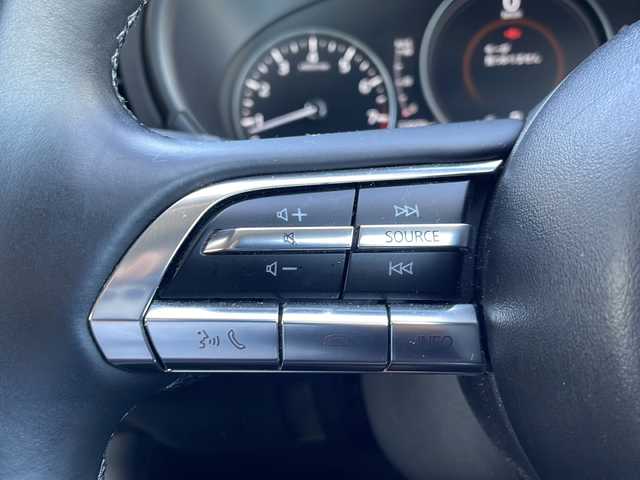 マツダ マツダ３セダン 15S ツーリング 長野県 2023(令5)年 3.4万km プラチナクォーツメタリック i-ACTIVSENSE/・スマートブレーキサポート/・全車速追従機能付レーダークルーズコントロール/・車線逸脱警報システム/・ブラインドスポットモニタリング/・後側方接近車両検知/・パーキングセンサー/・アクティブドライビングディスプレイ/マツダコネクト8.8インチセンターディスプレイ/（CD/DVD/フルセグTV/BT/HDMI）/360度ビューモニター/ビルトインETC/ドライブレコーダー（F・R）/革巻きステアリング/ステアリングスイッチ/アイドリングストップ/電動パーキングブレーキ/ブレーキホールド/ディミングターンシグナル/LEDヘッドライト/オートライト/オートハイビーム/スマートキー/Pスタート/電動格納ミラー/純正フロアマット/純正18インチAW/純正18インチAW1本積み込み