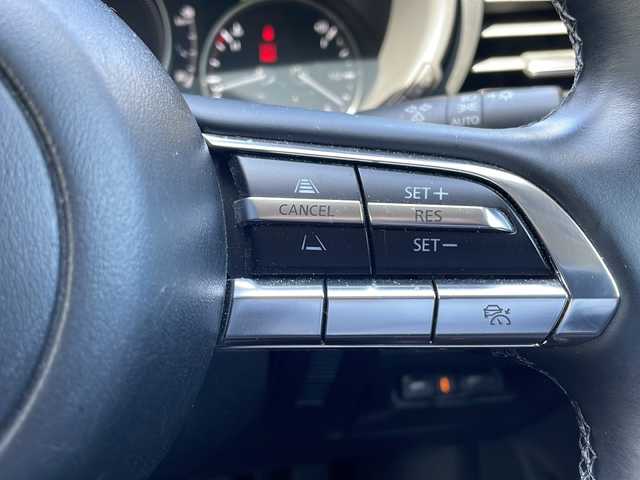 マツダ マツダ３セダン 15S ツーリング 長野県 2023(令5)年 3.4万km プラチナクォーツメタリック i-ACTIVSENSE/・スマートブレーキサポート/・全車速追従機能付レーダークルーズコントロール/・車線逸脱警報システム/・ブラインドスポットモニタリング/・後側方接近車両検知/・パーキングセンサー/・アクティブドライビングディスプレイ/マツダコネクト8.8インチセンターディスプレイ/（CD/DVD/フルセグTV/BT/HDMI）/360度ビューモニター/ビルトインETC/ドライブレコーダー（F・R）/革巻きステアリング/ステアリングスイッチ/アイドリングストップ/電動パーキングブレーキ/ブレーキホールド/ディミングターンシグナル/LEDヘッドライト/オートライト/オートハイビーム/スマートキー/Pスタート/電動格納ミラー/純正フロアマット/純正18インチAW/純正18インチAW1本積み込み