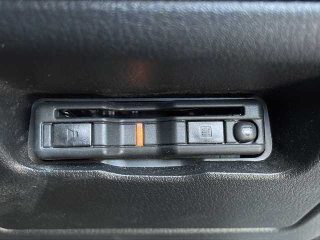マツダ マツダ３セダン 15S ツーリング 長野県 2023(令5)年 3.4万km プラチナクォーツメタリック i-ACTIVSENSE/・スマートブレーキサポート/・全車速追従機能付レーダークルーズコントロール/・車線逸脱警報システム/・ブラインドスポットモニタリング/・後側方接近車両検知/・パーキングセンサー/・アクティブドライビングディスプレイ/マツダコネクト8.8インチセンターディスプレイ/（CD/DVD/フルセグTV/BT/HDMI）/360度ビューモニター/ビルトインETC/ドライブレコーダー（F・R）/革巻きステアリング/ステアリングスイッチ/アイドリングストップ/電動パーキングブレーキ/ブレーキホールド/ディミングターンシグナル/LEDヘッドライト/オートライト/オートハイビーム/スマートキー/Pスタート/電動格納ミラー/純正フロアマット/純正18インチAW/純正18インチAW1本積み込み