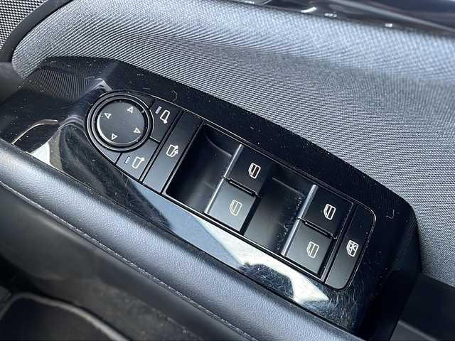 マツダ マツダ３セダン 15S ツーリング 長野県 2023(令5)年 3.4万km プラチナクォーツメタリック i-ACTIVSENSE/・スマートブレーキサポート/・全車速追従機能付レーダークルーズコントロール/・車線逸脱警報システム/・ブラインドスポットモニタリング/・後側方接近車両検知/・パーキングセンサー/・アクティブドライビングディスプレイ/マツダコネクト8.8インチセンターディスプレイ/（CD/DVD/フルセグTV/BT/HDMI）/360度ビューモニター/ビルトインETC/ドライブレコーダー（F・R）/革巻きステアリング/ステアリングスイッチ/アイドリングストップ/電動パーキングブレーキ/ブレーキホールド/ディミングターンシグナル/LEDヘッドライト/オートライト/オートハイビーム/スマートキー/Pスタート/電動格納ミラー/純正フロアマット/純正18インチAW/純正18インチAW1本積み込み