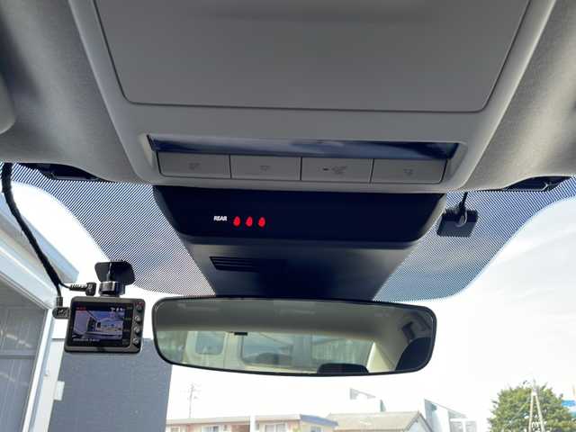 マツダ マツダ３セダン 15S ツーリング 長野県 2023(令5)年 3.4万km プラチナクォーツメタリック i-ACTIVSENSE/・スマートブレーキサポート/・全車速追従機能付レーダークルーズコントロール/・車線逸脱警報システム/・ブラインドスポットモニタリング/・後側方接近車両検知/・パーキングセンサー/・アクティブドライビングディスプレイ/マツダコネクト8.8インチセンターディスプレイ/（CD/DVD/フルセグTV/BT/HDMI）/360度ビューモニター/ビルトインETC/ドライブレコーダー（F・R）/革巻きステアリング/ステアリングスイッチ/アイドリングストップ/電動パーキングブレーキ/ブレーキホールド/ディミングターンシグナル/LEDヘッドライト/オートライト/オートハイビーム/スマートキー/Pスタート/電動格納ミラー/純正フロアマット/純正18インチAW/純正18インチAW1本積み込み
