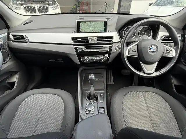 ＢＭＷ Ｘ１ sDrive 18i 静岡県 2016(平28)年 5万km アルピンホワイトⅢ ワンオーナー/純正ナビ/(CD/DVD/Bluetooth)/衝突被害軽減システム/バックカメラ /コンフォートアクセス/ETC/フロアマット/純正17インチアルミホイール/フロントフォグランプ/保証書/取扱説明書/スペアキー