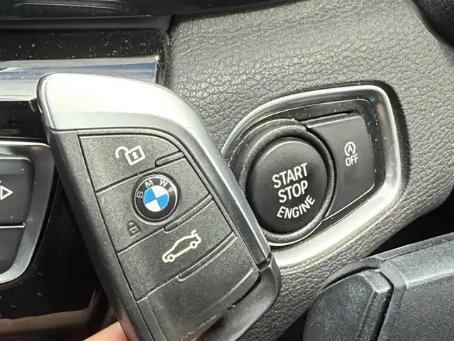 ＢＭＷ Ｘ１ sDrive 18i 静岡県 2016(平28)年 5万km アルピンホワイトⅢ ワンオーナー/純正ナビ/(CD/DVD/Bluetooth)/衝突被害軽減システム/バックカメラ /コンフォートアクセス/ETC/フロアマット/純正17インチアルミホイール/フロントフォグランプ/保証書/取扱説明書/スペアキー