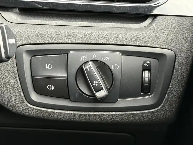 ＢＭＷ Ｘ１ sDrive 18i 静岡県 2016(平28)年 5万km アルピンホワイトⅢ ワンオーナー/純正ナビ/(CD/DVD/Bluetooth)/衝突被害軽減システム/バックカメラ /コンフォートアクセス/ETC/フロアマット/純正17インチアルミホイール/フロントフォグランプ/保証書/取扱説明書/スペアキー