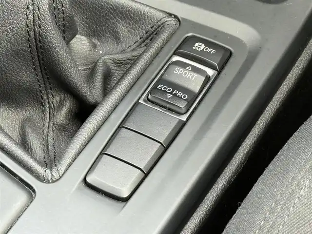 ＢＭＷ Ｘ１ sDrive 18i 静岡県 2016(平28)年 5万km アルピンホワイトⅢ ワンオーナー/純正ナビ/(CD/DVD/Bluetooth)/衝突被害軽減システム/バックカメラ /コンフォートアクセス/ETC/フロアマット/純正17インチアルミホイール/フロントフォグランプ/保証書/取扱説明書/スペアキー