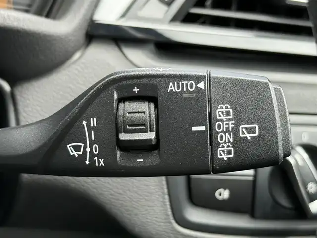 ＢＭＷ Ｘ１ sDrive 18i 静岡県 2016(平28)年 5万km アルピンホワイトⅢ ワンオーナー/純正ナビ/(CD/DVD/Bluetooth)/衝突被害軽減システム/バックカメラ /コンフォートアクセス/ETC/フロアマット/純正17インチアルミホイール/フロントフォグランプ/保証書/取扱説明書/スペアキー