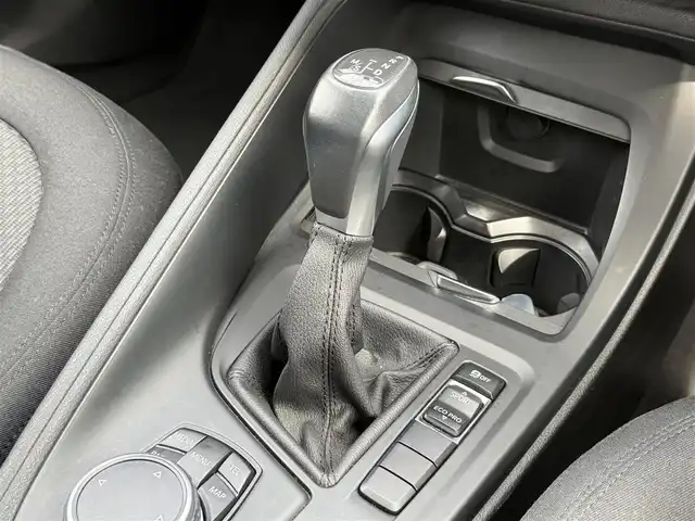 ＢＭＷ Ｘ１ sDrive 18i 静岡県 2016(平28)年 5万km アルピンホワイトⅢ ワンオーナー/純正ナビ/(CD/DVD/Bluetooth)/衝突被害軽減システム/バックカメラ /コンフォートアクセス/ETC/フロアマット/純正17インチアルミホイール/フロントフォグランプ/保証書/取扱説明書/スペアキー
