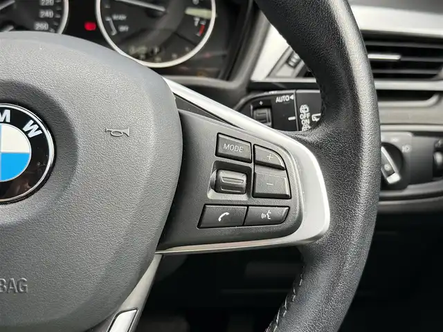 ＢＭＷ Ｘ１ sDrive 18i 静岡県 2016(平28)年 5万km アルピンホワイトⅢ ワンオーナー/純正ナビ/(CD/DVD/Bluetooth)/衝突被害軽減システム/バックカメラ /コンフォートアクセス/ETC/フロアマット/純正17インチアルミホイール/フロントフォグランプ/保証書/取扱説明書/スペアキー