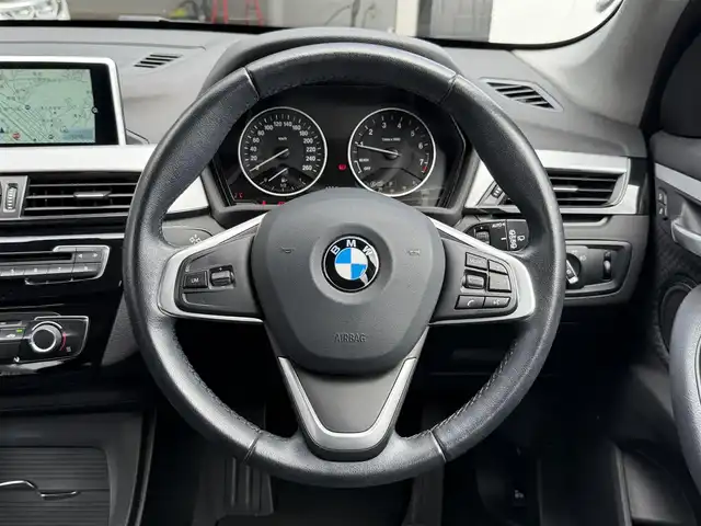 ＢＭＷ Ｘ１ sDrive 18i 静岡県 2016(平28)年 5万km アルピンホワイトⅢ ワンオーナー/純正ナビ/(CD/DVD/Bluetooth)/衝突被害軽減システム/バックカメラ /コンフォートアクセス/ETC/フロアマット/純正17インチアルミホイール/フロントフォグランプ/保証書/取扱説明書/スペアキー