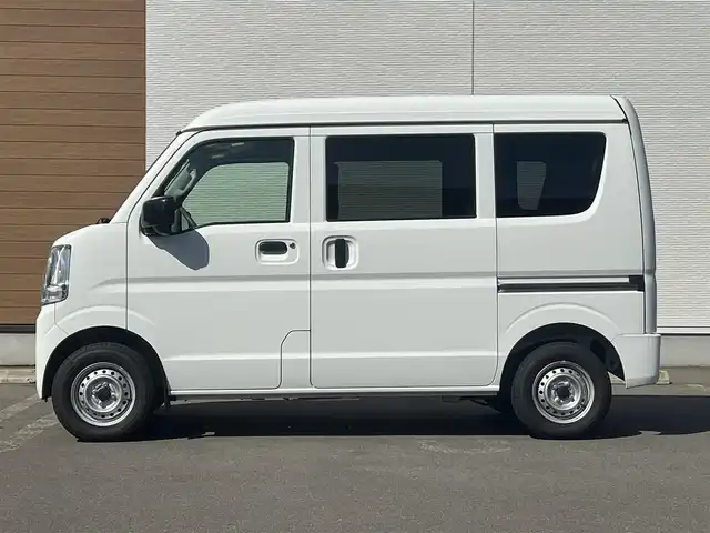 スズキ エブリイ PA 秋田県 2024(令6)年 2.3万km スペリアホワイト ４WD/禁煙車/スズキセーフティサポート/衝突被害軽減ブレーキデュアルカメラブレーキサポート/純正ラジオ付き時計パネル（AM/FM）/スズキ純正12インチアルミ（夏タイヤ装着）/アイドリングストップ/コーナーセンサー/レーンキープアシスト/オートマチックハイビーム/オートライト/パワーステアリング/ヘッドライトレベライザー/横滑り防止/寒冷地仕様/保証書/取扱説明書/記録簿/スペアキー1本有