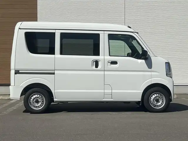 スズキ エブリイ PA 秋田県 2024(令6)年 2.3万km スペリアホワイト ４WD/禁煙車/スズキセーフティサポート/衝突被害軽減ブレーキデュアルカメラブレーキサポート/純正ラジオ付き時計パネル（AM/FM）/スズキ純正12インチアルミ（夏タイヤ装着）/アイドリングストップ/コーナーセンサー/レーンキープアシスト/オートマチックハイビーム/オートライト/パワーステアリング/ヘッドライトレベライザー/横滑り防止/寒冷地仕様/保証書/取扱説明書/記録簿/スペアキー1本有