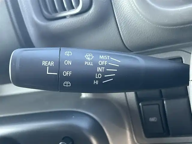 スズキ エブリイ PA 秋田県 2024(令6)年 2.3万km スペリアホワイト ４WD/禁煙車/スズキセーフティサポート/衝突被害軽減ブレーキデュアルカメラブレーキサポート/純正ラジオ付き時計パネル（AM/FM）/スズキ純正12インチアルミ（夏タイヤ装着）/アイドリングストップ/コーナーセンサー/レーンキープアシスト/オートマチックハイビーム/オートライト/パワーステアリング/ヘッドライトレベライザー/横滑り防止/寒冷地仕様/保証書/取扱説明書/記録簿/スペアキー1本有