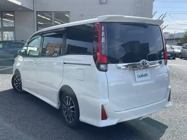 トヨタ ノア Si 茨城県 2014(平26)年 6.3万km ホワイトパールクリスタルシャイン 純正SDナビ/　(AM/FM/CD/DVD/TV/SD/Bluetooth)/フルセグTV/バックカメラ/両側パワースライドドア/ステアリングスイッチ/革巻きステアリング/ドライブレコーダー/ETC/アイドリングストップ/横滑り防止装置/LEDヘッドライト/オートライト/フォグランプ/純正アルミホイール16インチ/スマートキー/スペアキー/プッシュスタート/電格ミラー/ウィンカーミラー/純正フロアマット/ドアバイザー