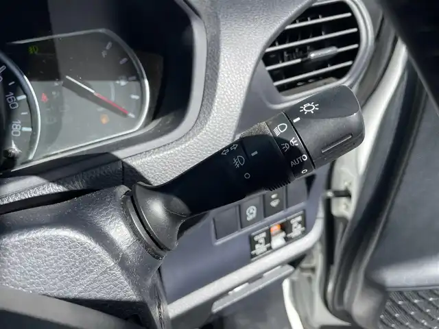 トヨタ ノア Si 茨城県 2014(平26)年 6.3万km ホワイトパールクリスタルシャイン 純正SDナビ/　(AM/FM/CD/DVD/TV/SD/Bluetooth)/フルセグTV/バックカメラ/両側パワースライドドア/ステアリングスイッチ/革巻きステアリング/ドライブレコーダー/ETC/アイドリングストップ/横滑り防止装置/LEDヘッドライト/オートライト/フォグランプ/純正アルミホイール16インチ/スマートキー/スペアキー/プッシュスタート/電格ミラー/ウィンカーミラー/純正フロアマット/ドアバイザー