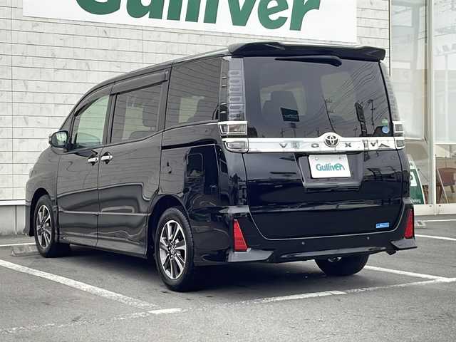 トヨタ ヴォクシー ZS 煌Ⅱ 静岡県 2019(令1)年 3.8万km ブラック /社外ナビ/地デジTV//社外CD/DVD/Bluetooth//バックカメラ//フリップダウンリアモニター//両側パワースライドドア//セーフティセンス//オートハイビーム//レーンキープアシスト//クルーズコントロール//純正16インチAW//ETC//LEDヘッドライト//スマートキー