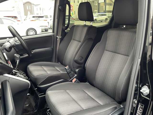 トヨタ ヴォクシー ZS 煌Ⅱ 静岡県 2019(令1)年 3.8万km ブラック /社外ナビ/地デジTV//社外CD/DVD/Bluetooth//バックカメラ//フリップダウンリアモニター//両側パワースライドドア//セーフティセンス//オートハイビーム//レーンキープアシスト//クルーズコントロール//純正16インチAW//ETC//LEDヘッドライト//スマートキー